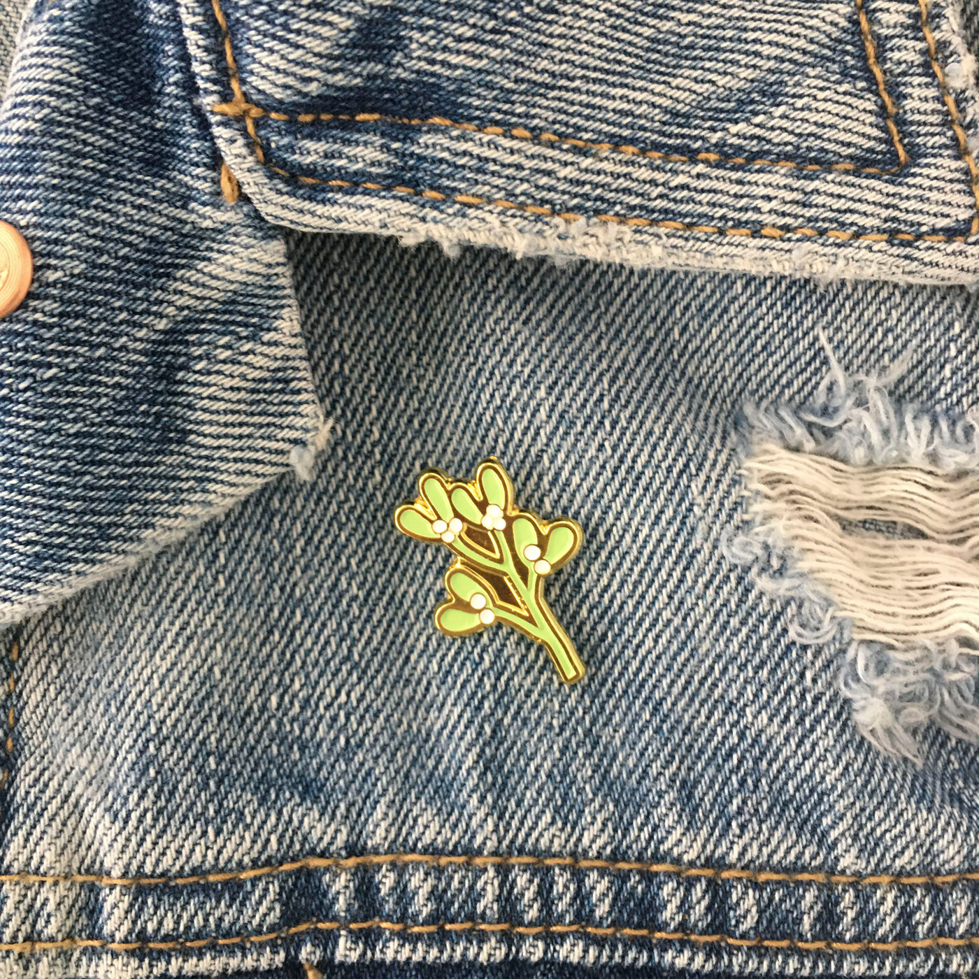 Mistletoe Pin